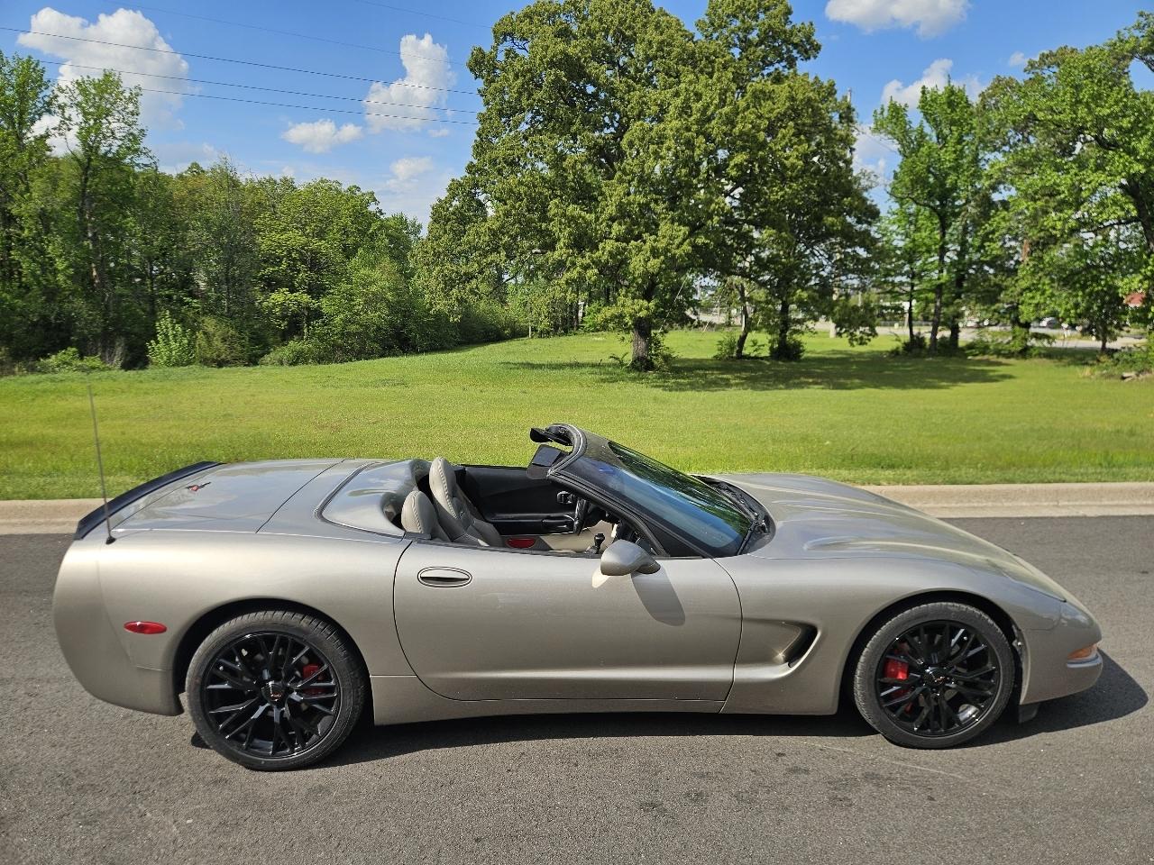 Chevrolet Corvette 2dr Convertible 2001