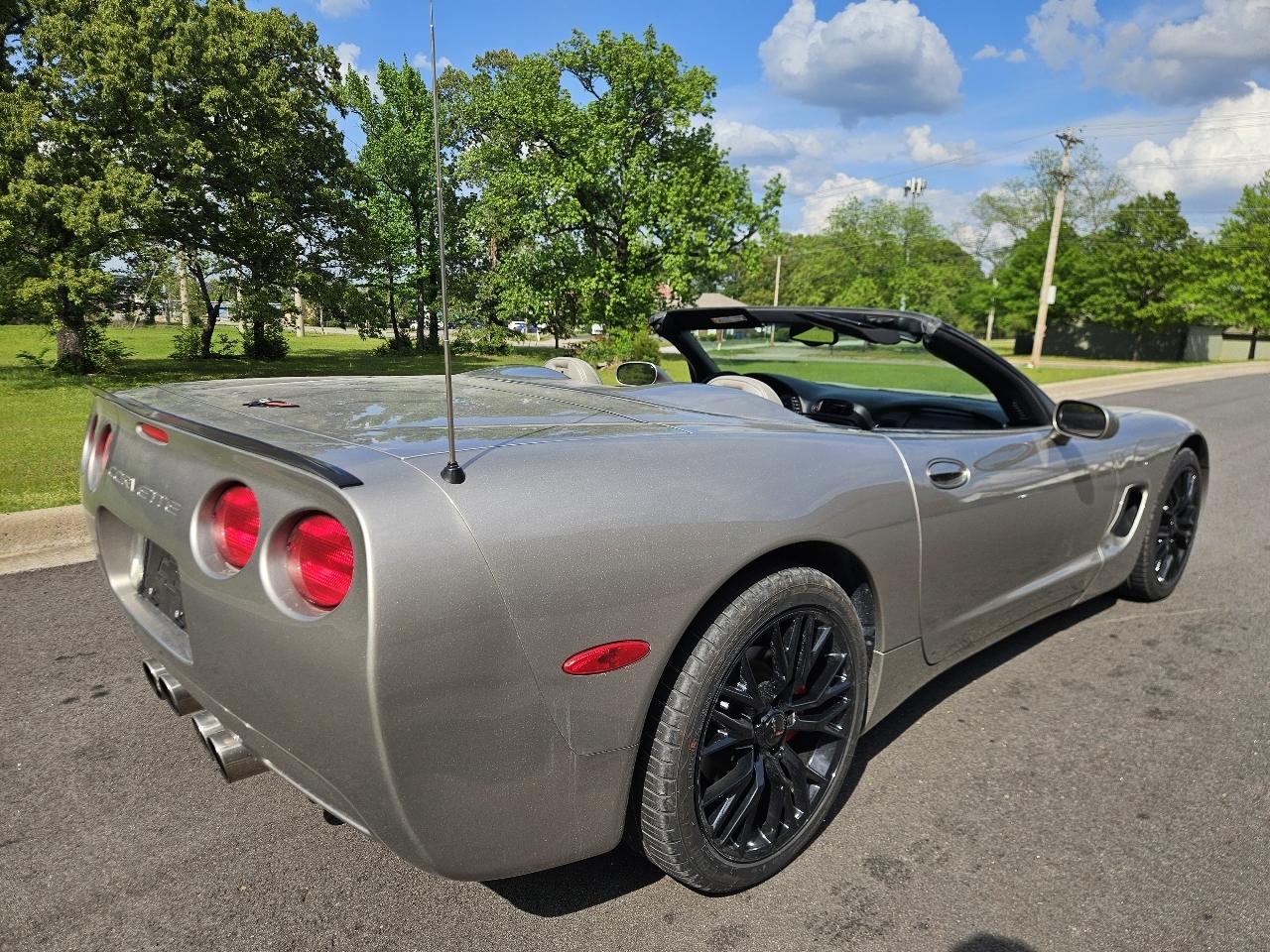 Chevrolet Corvette 2dr Convertible 2001