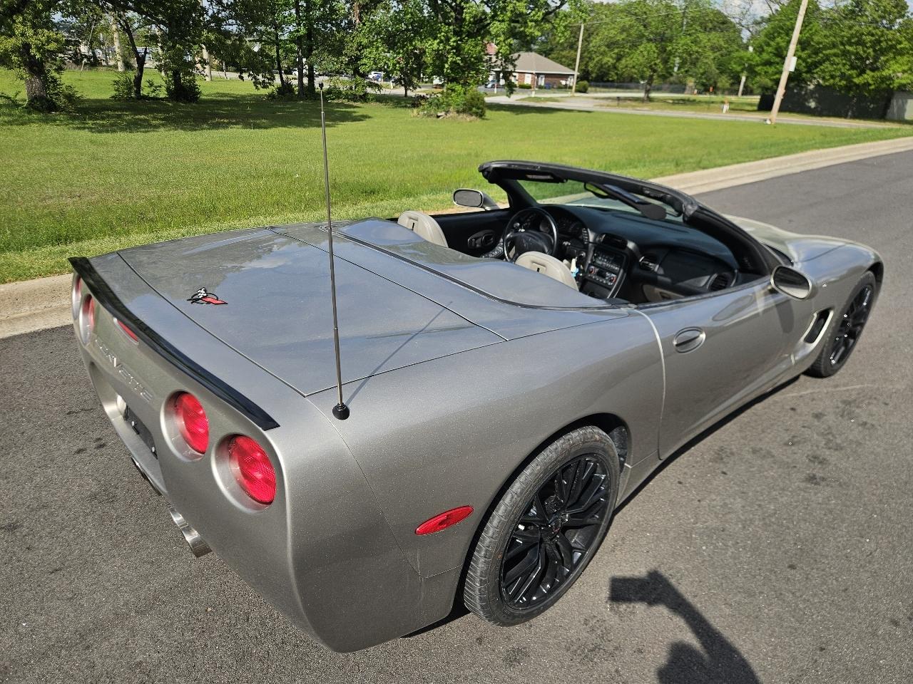 Chevrolet Corvette 2dr Convertible 2001