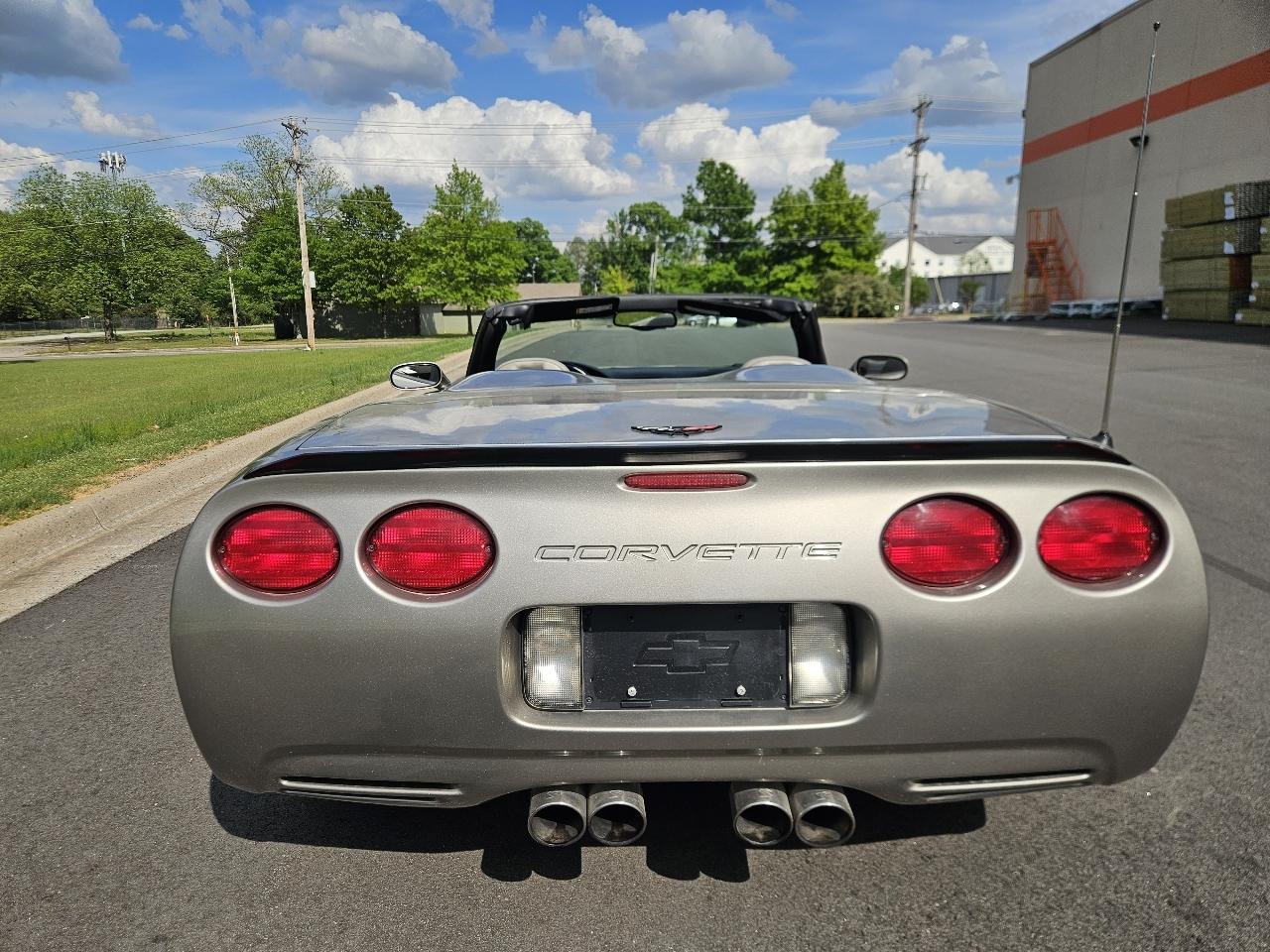 Chevrolet Corvette 2dr Convertible 2001