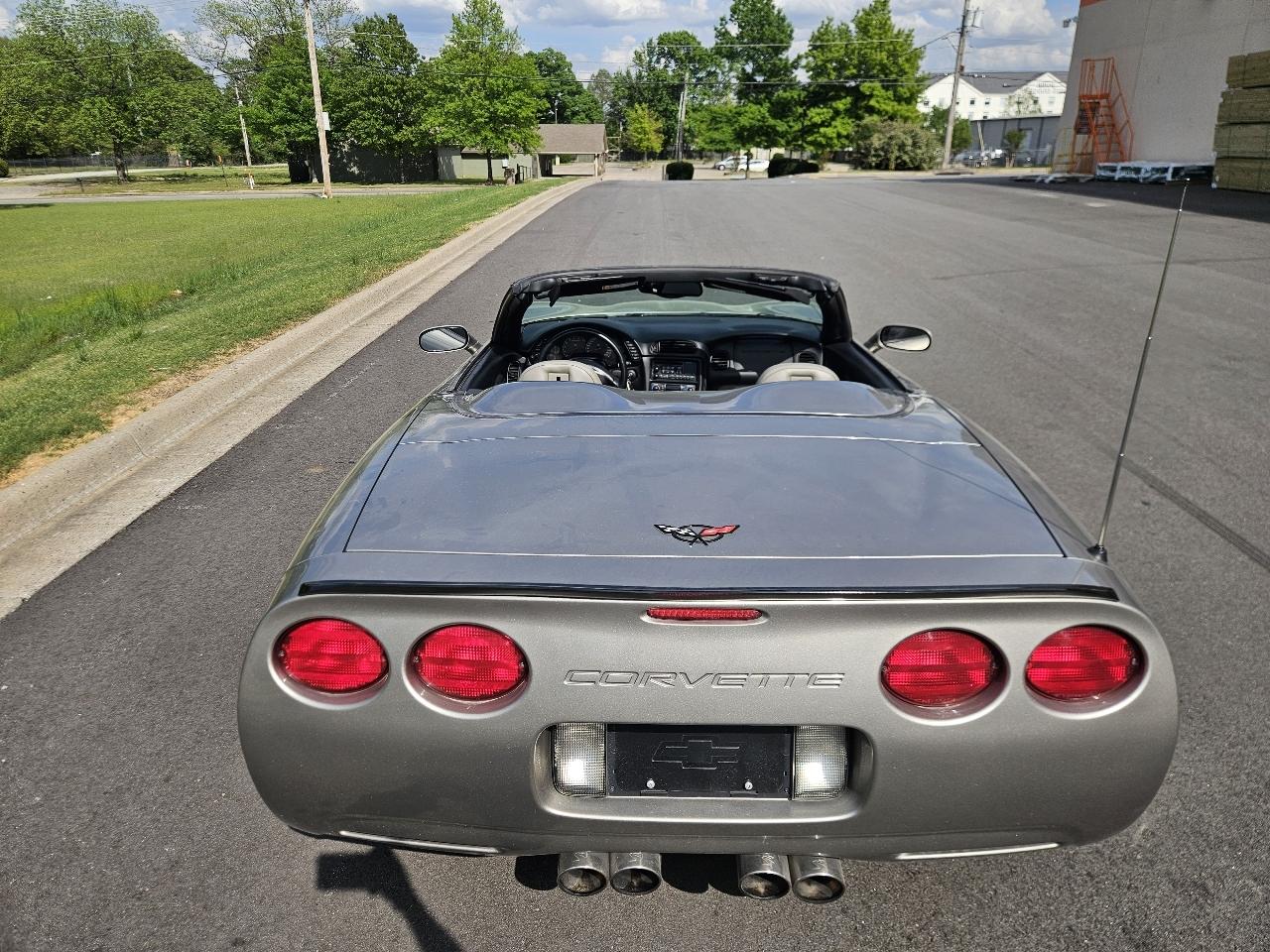 Chevrolet Corvette 2dr Convertible 2001