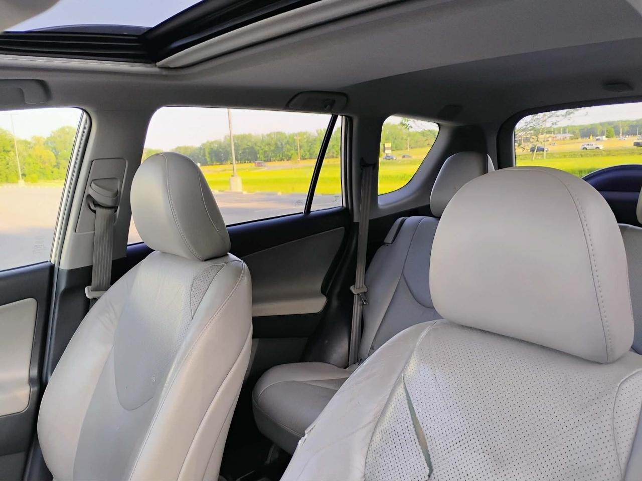 Toyota RAV4 FWD 4dr I4 Limited (Natl) 2012