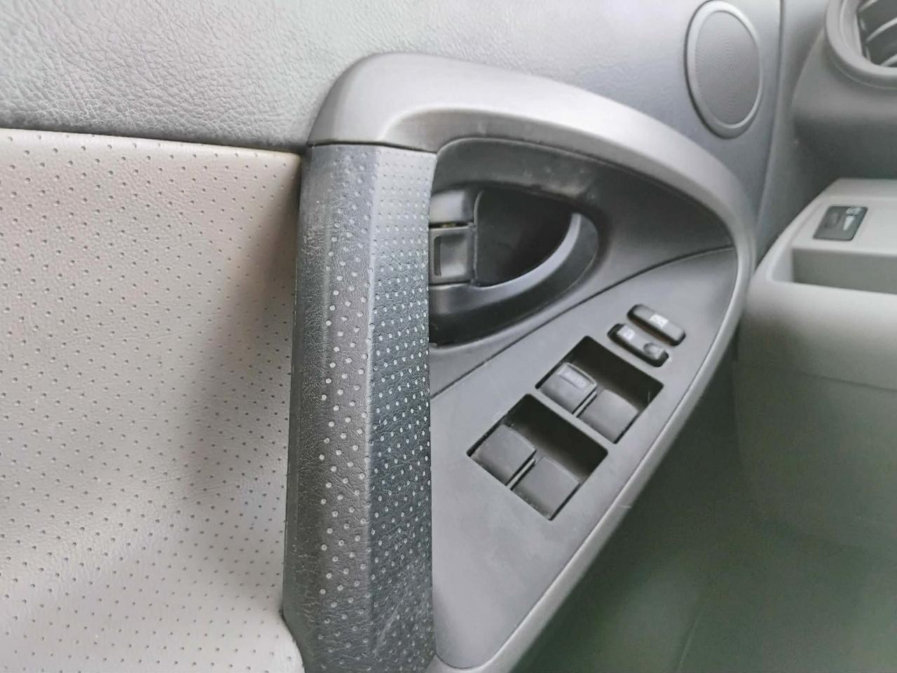 Toyota RAV4 FWD 4dr I4 Limited (Natl) 2012