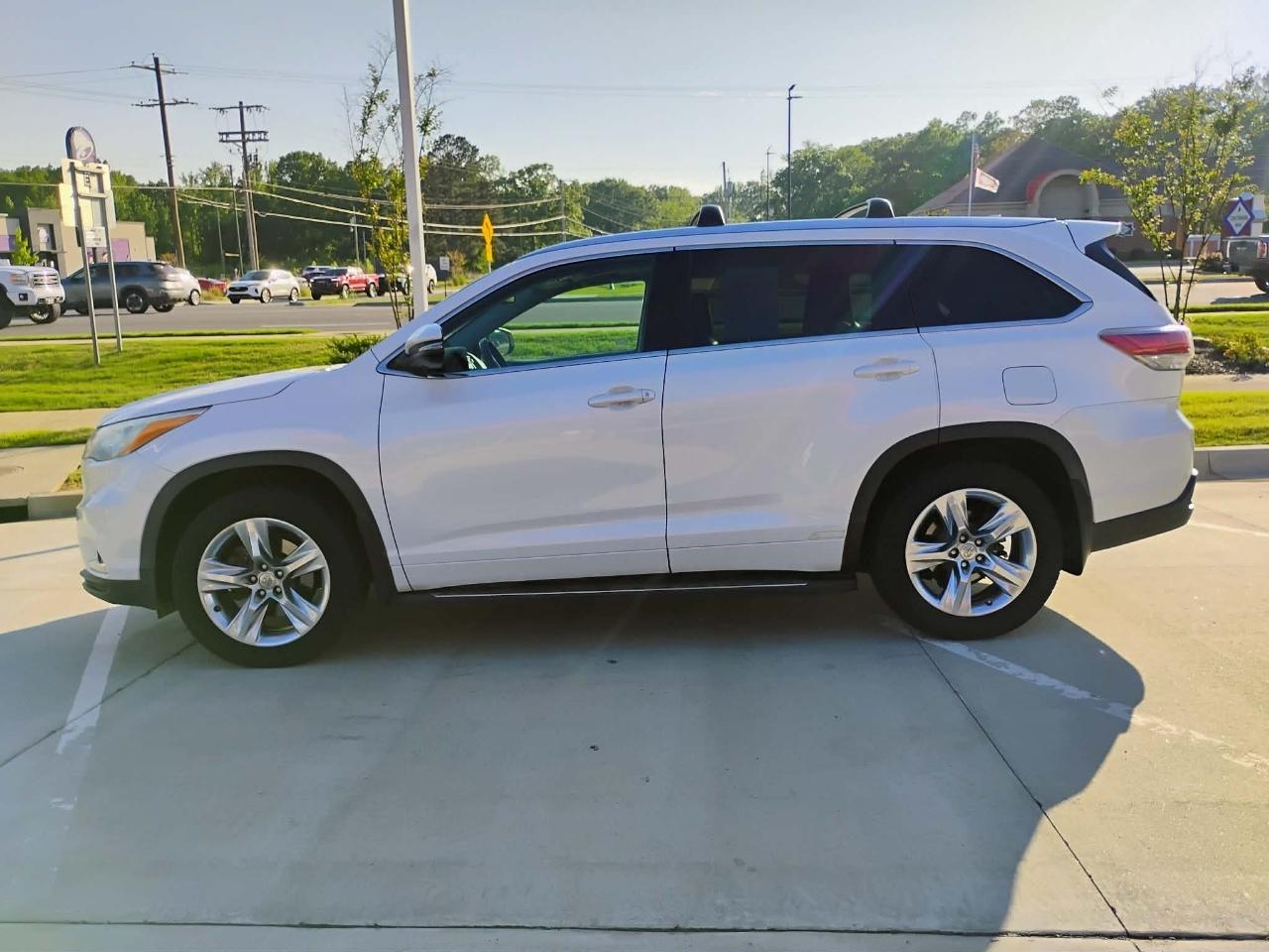 Toyota Highlander AWD 4dr V6 Limited (Natl) 2015
