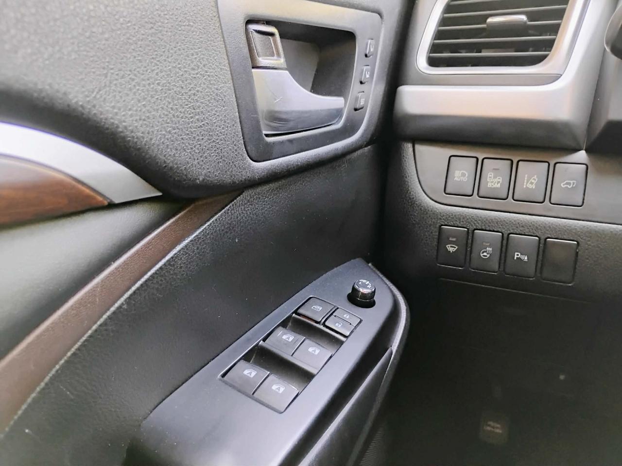 Toyota Highlander AWD 4dr V6 Limited (Natl) 2015