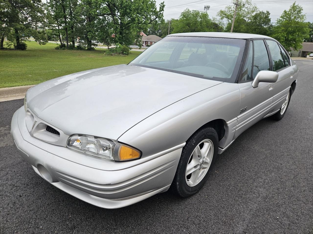 Pontiac Bonneville 4dr Sdn SE 1999
