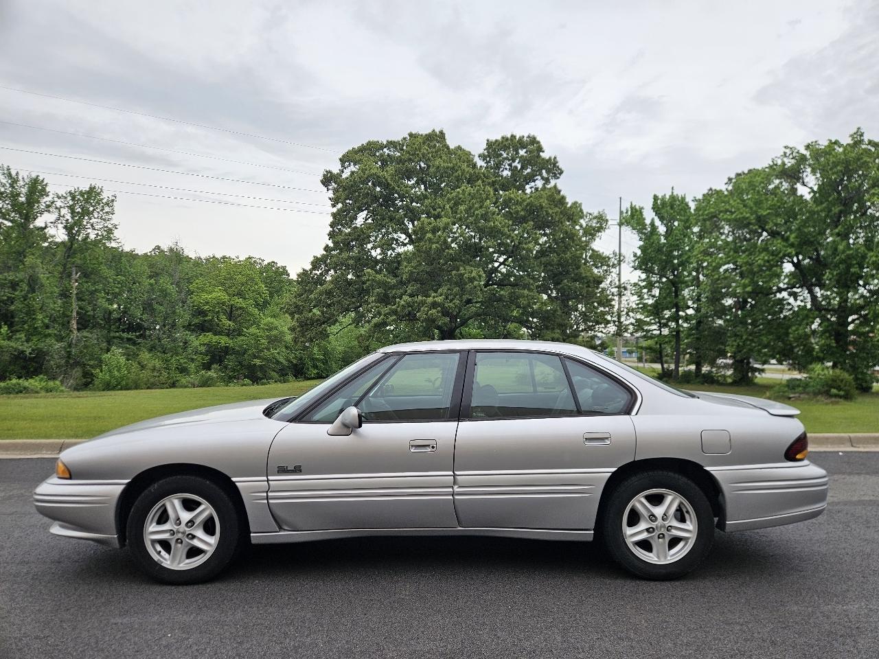 Pontiac Bonneville 4dr Sdn SE 1999