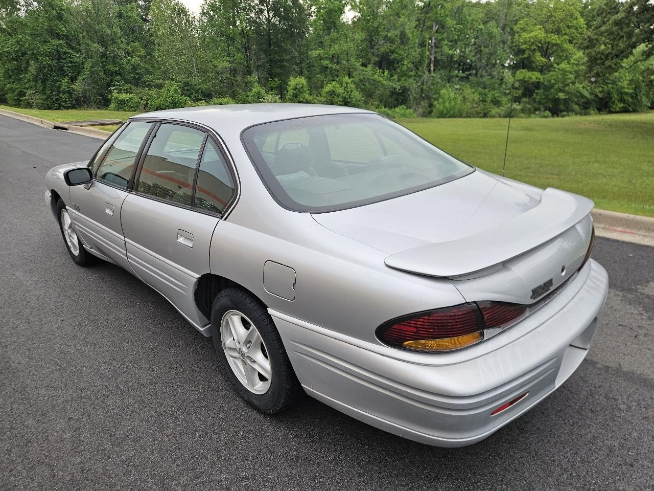 Pontiac Bonneville 4dr Sdn SE 1999