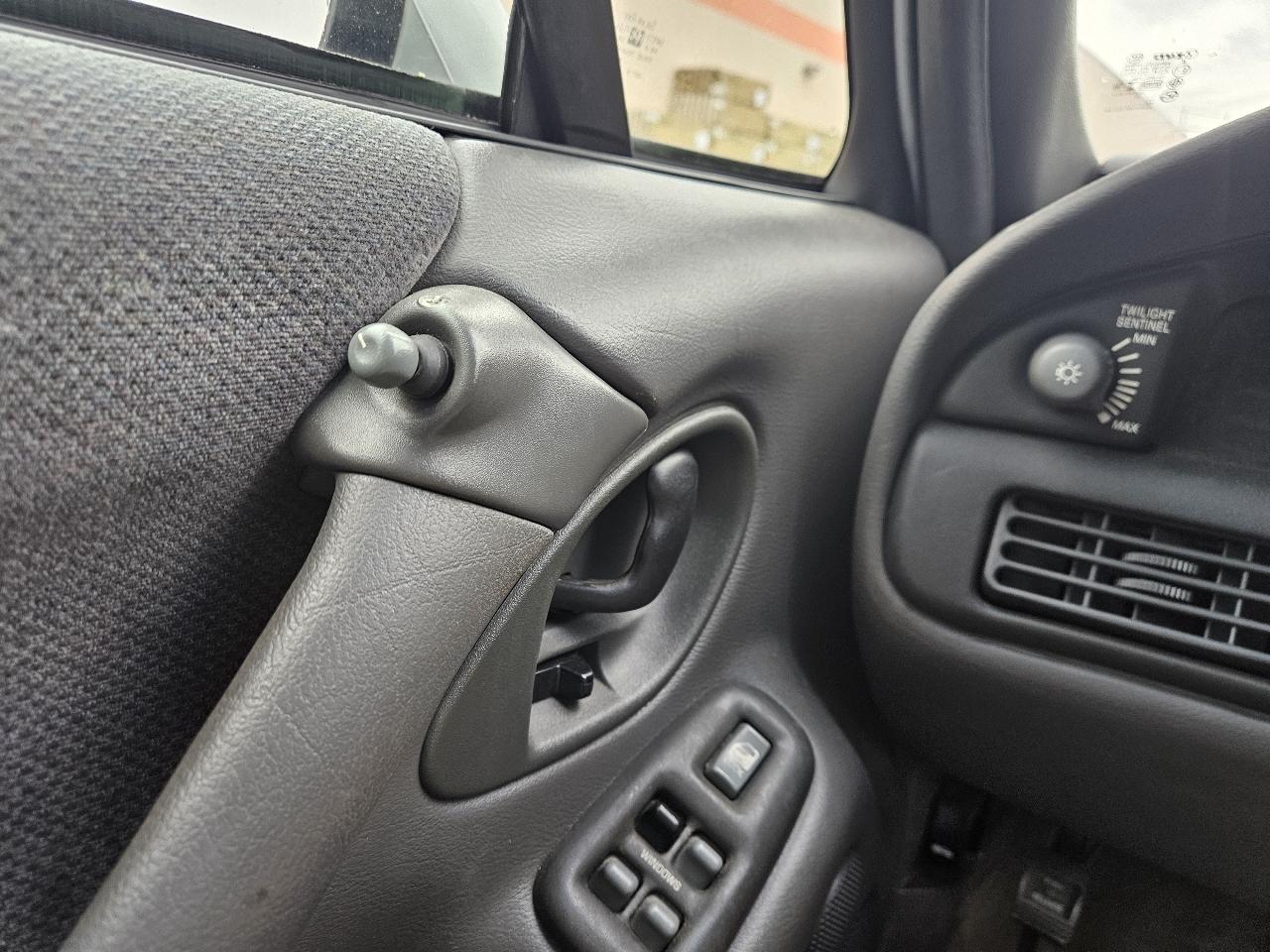 Pontiac Bonneville 4dr Sdn SE 1999