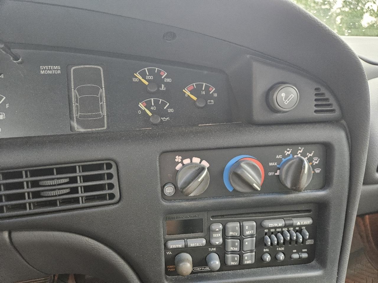 Pontiac Bonneville 4dr Sdn SE 1999