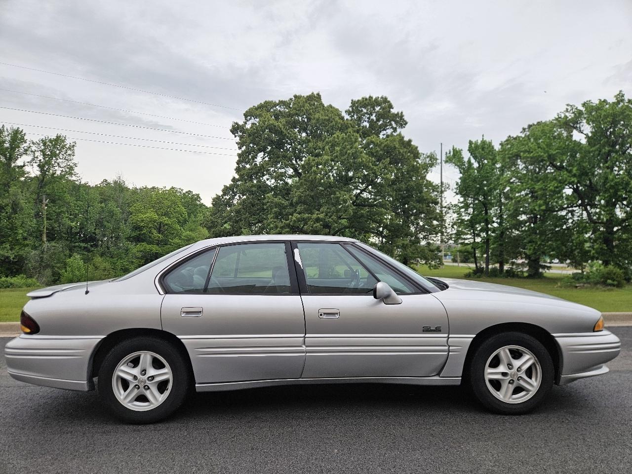 Pontiac Bonneville 4dr Sdn SE 1999