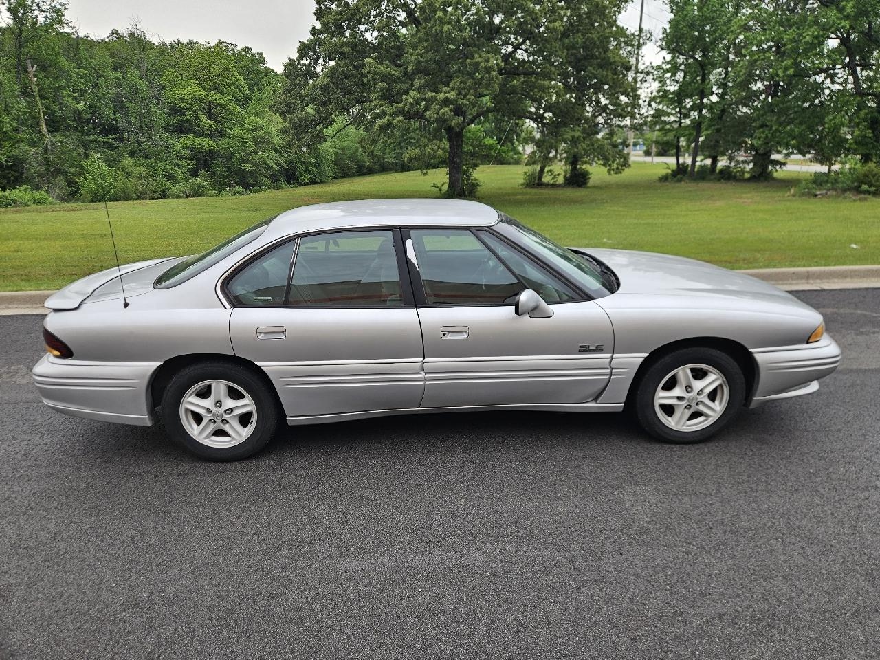 Pontiac Bonneville 4dr Sdn SE 1999