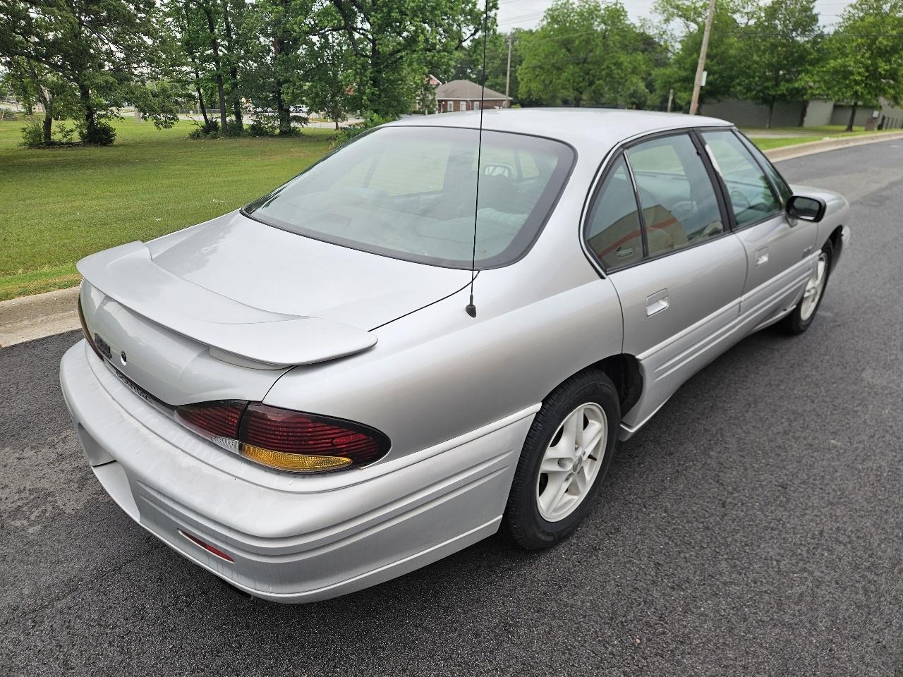 Pontiac Bonneville 4dr Sdn SE 1999