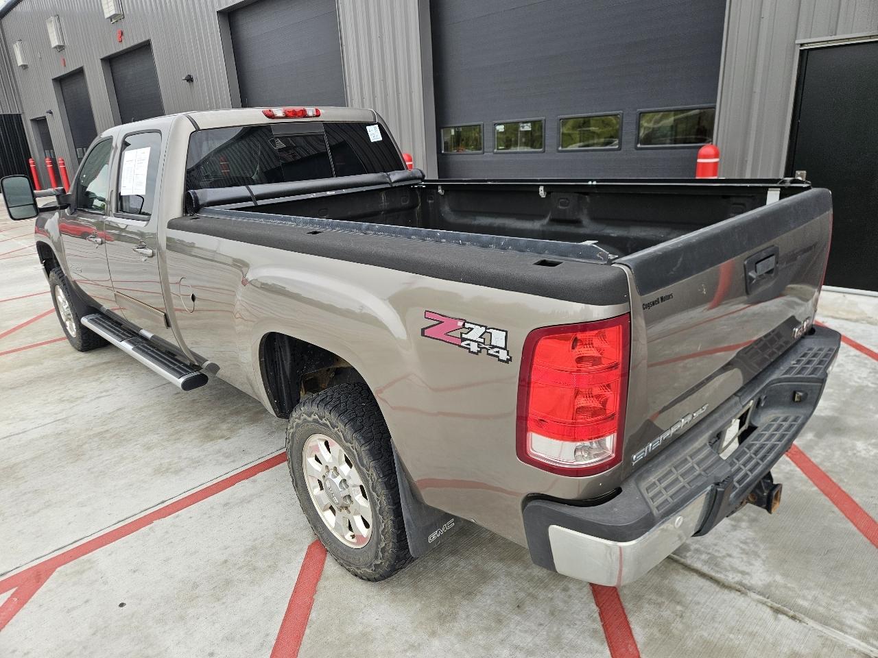 GMC Sierra 2500HD 4WD Crew Cab 167.7" SLT 2012