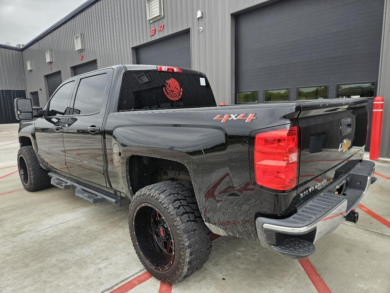 Chevrolet Silverado 1500 4WD Crew Cab 143.5" LT w/1LT 2018