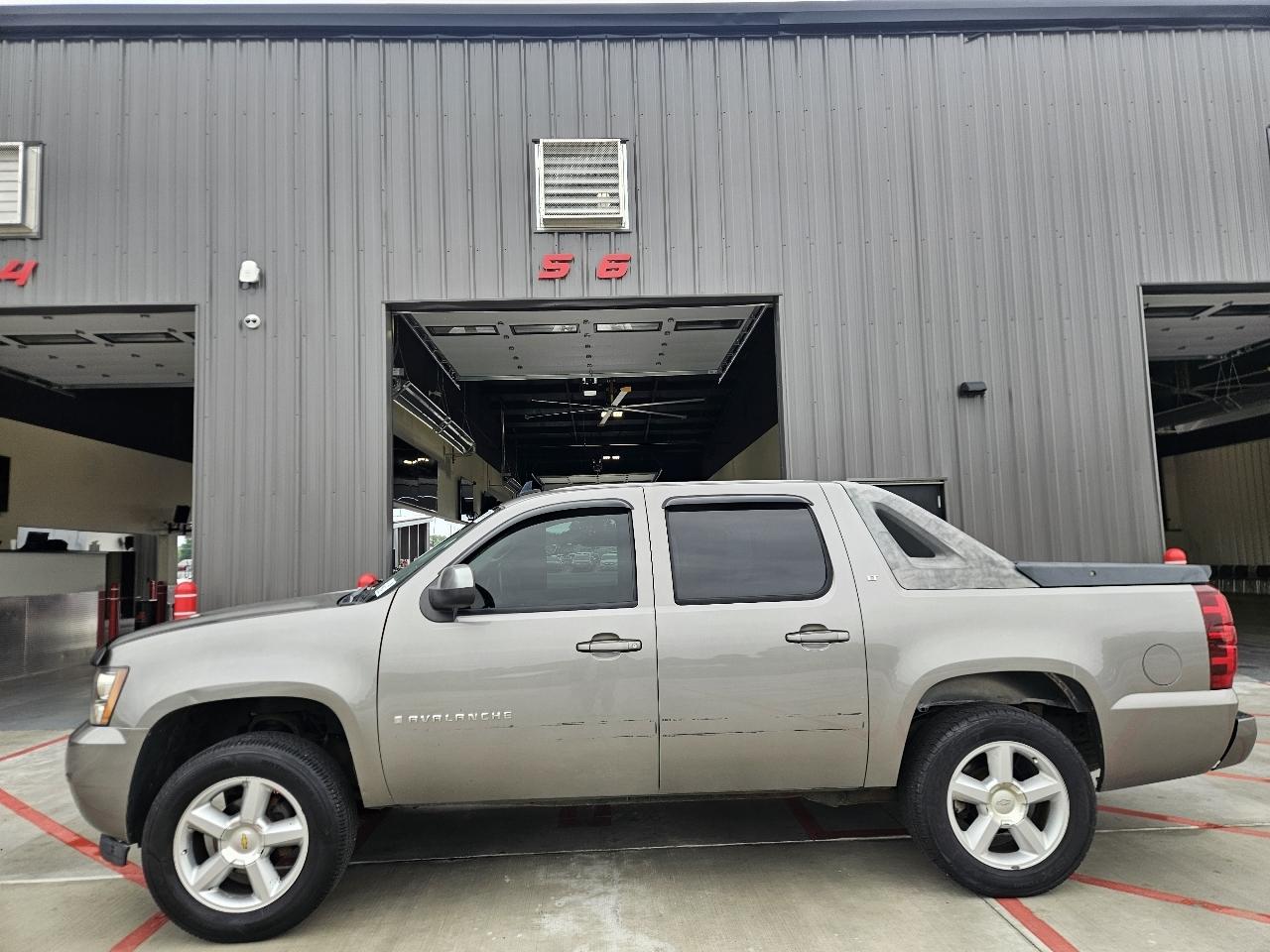Chevrolet Avalanche 4WD Crew Cab 130" LT w/2LT 2008
