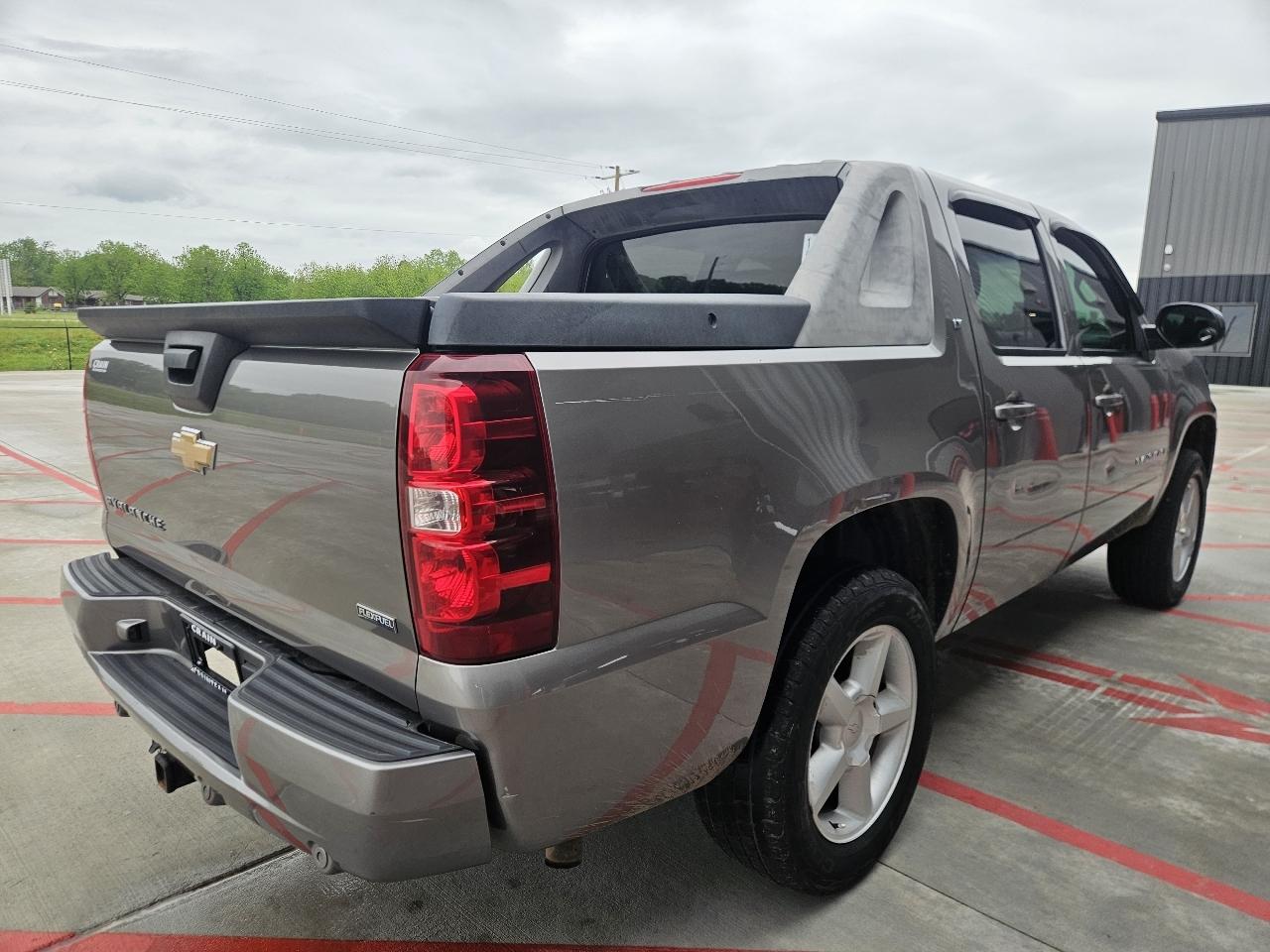 Chevrolet Avalanche 4WD Crew Cab 130" LT w/2LT 2008