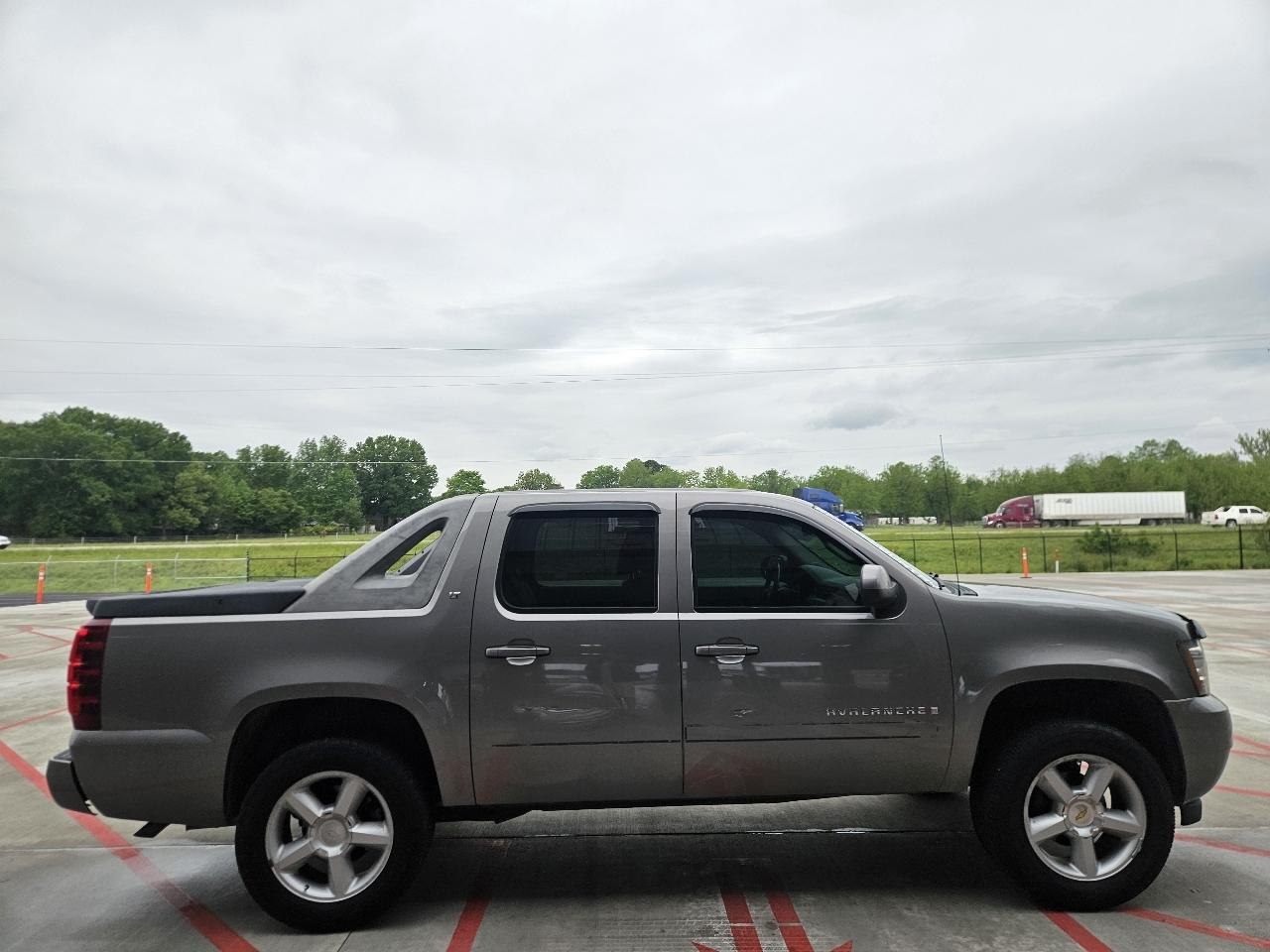 Chevrolet Avalanche 4WD Crew Cab 130" LT w/2LT 2008