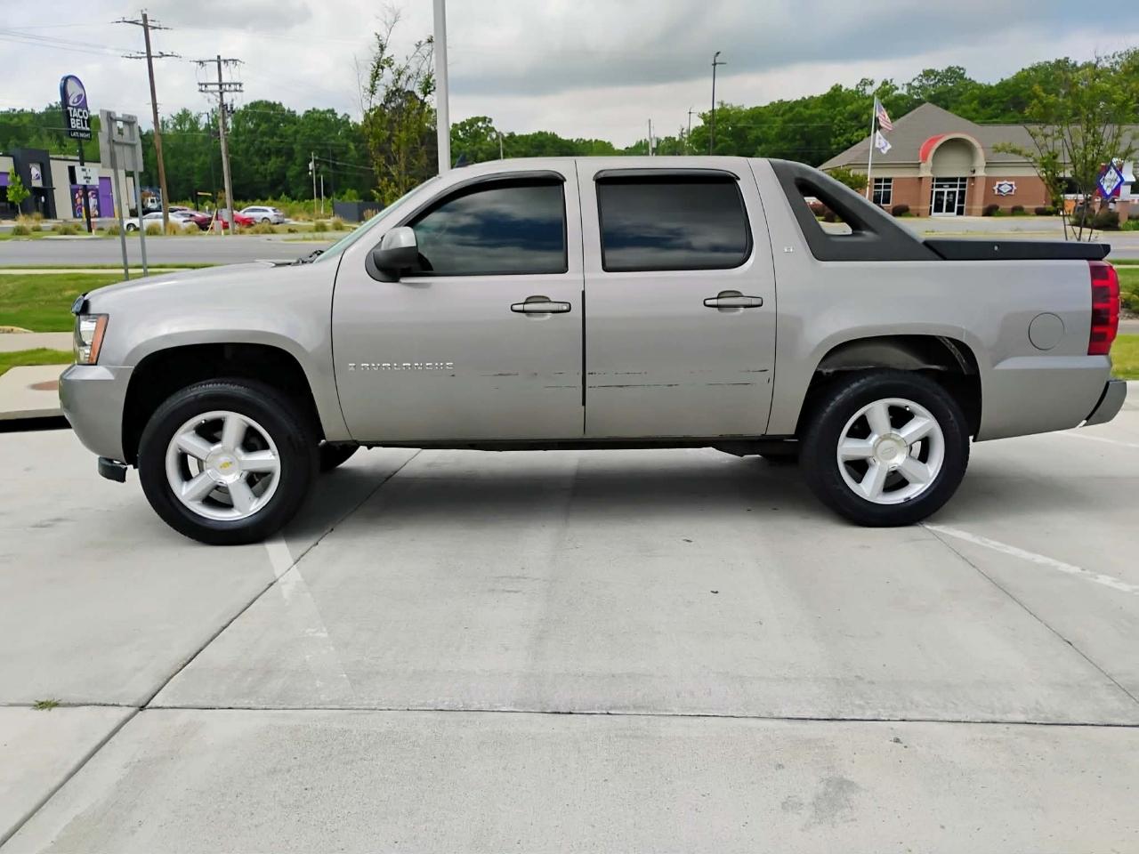 Chevrolet Avalanche 4WD Crew Cab 130" LT w/2LT 2008