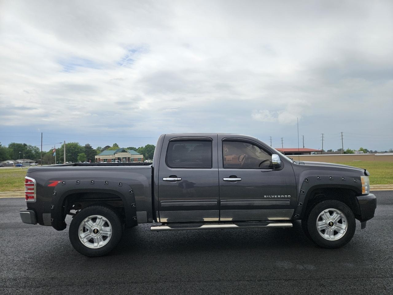 Chevrolet Silverado 1500 4WD Crew Cab 143.5" LT 2011