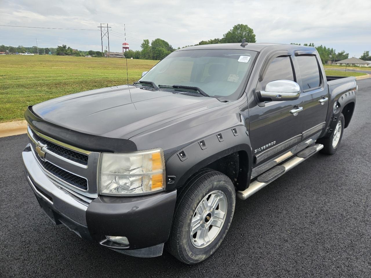 Chevrolet Silverado 1500 4WD Crew Cab 143.5" LT 2011