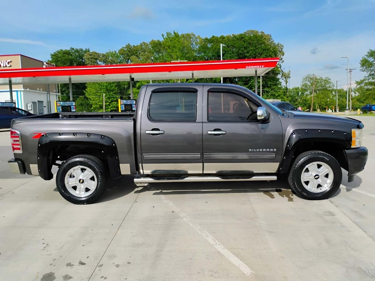 Chevrolet Silverado 1500 4WD Crew Cab 143.5" LT 2011