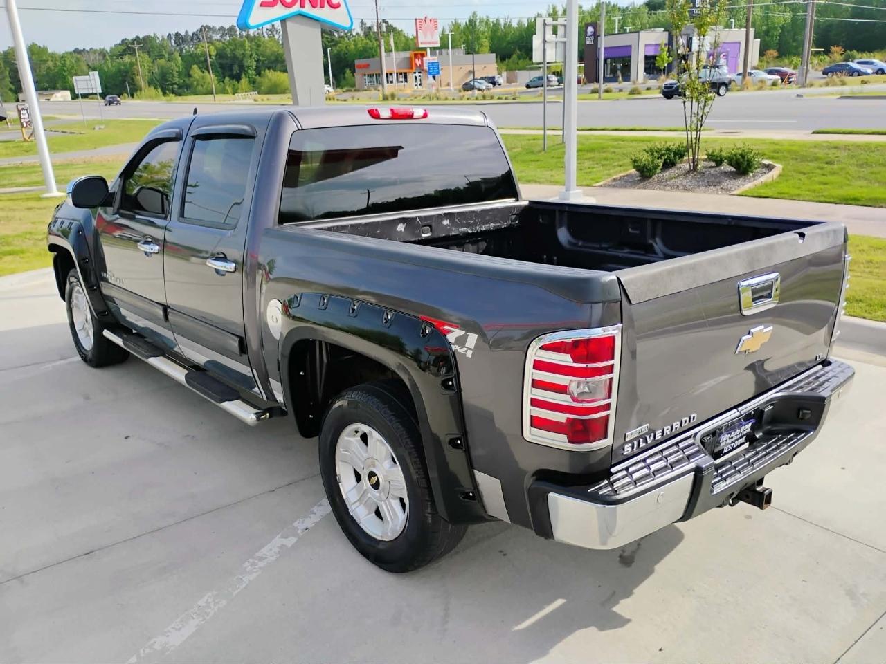 Chevrolet Silverado 1500 4WD Crew Cab 143.5" LT 2011