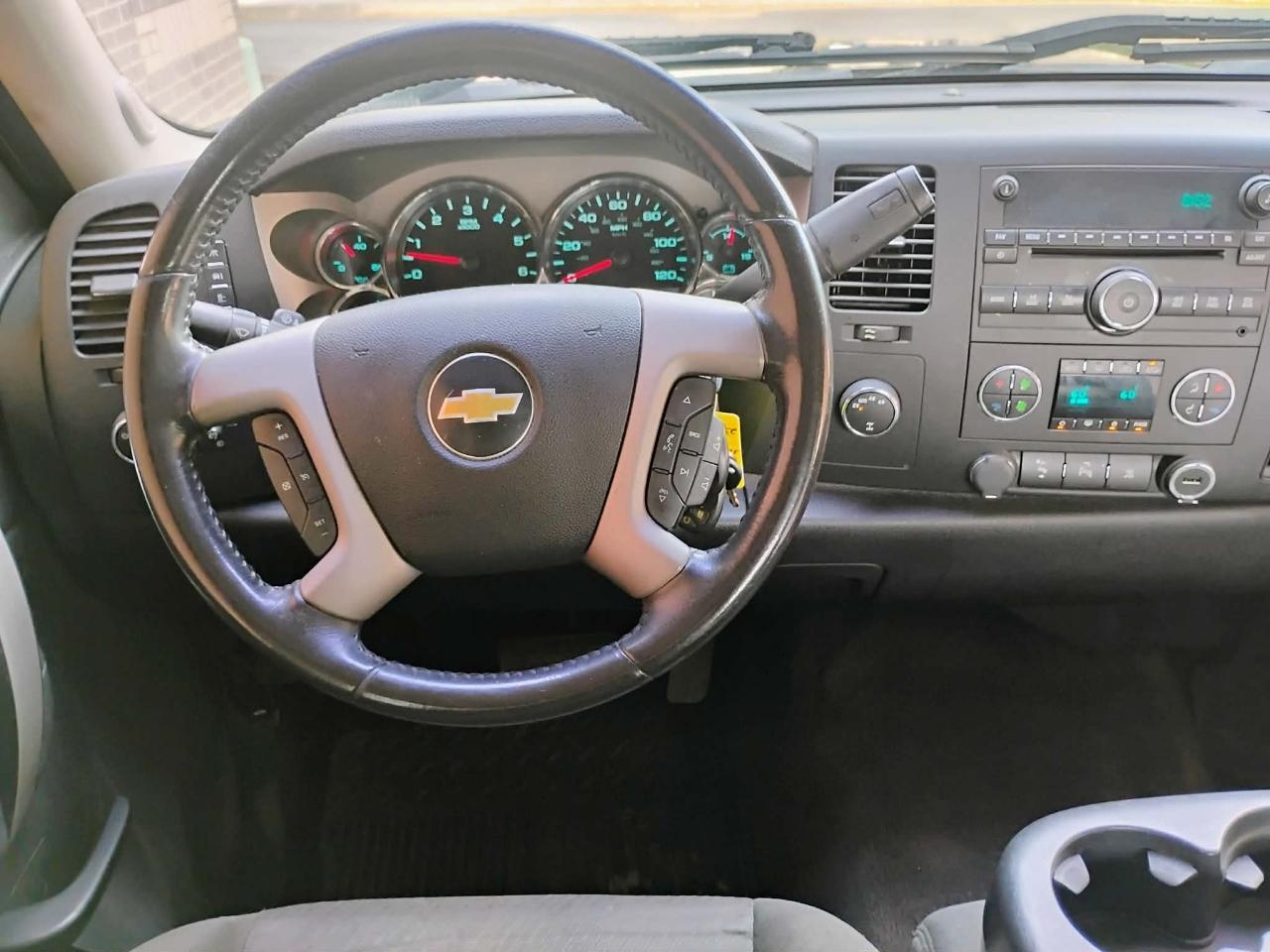 Chevrolet Silverado 1500 4WD Crew Cab 143.5" LT 2011