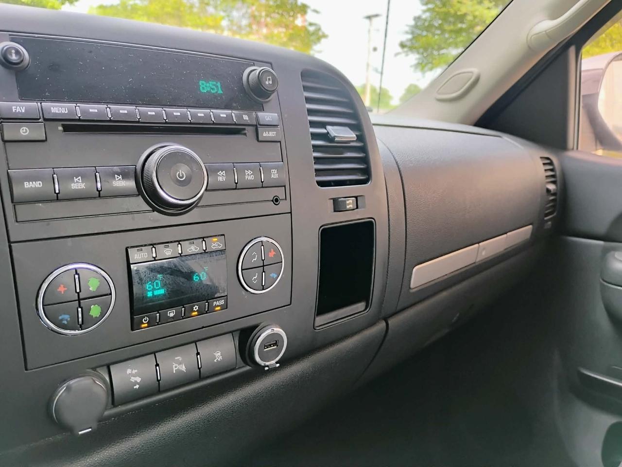 Chevrolet Silverado 1500 4WD Crew Cab 143.5" LT 2011