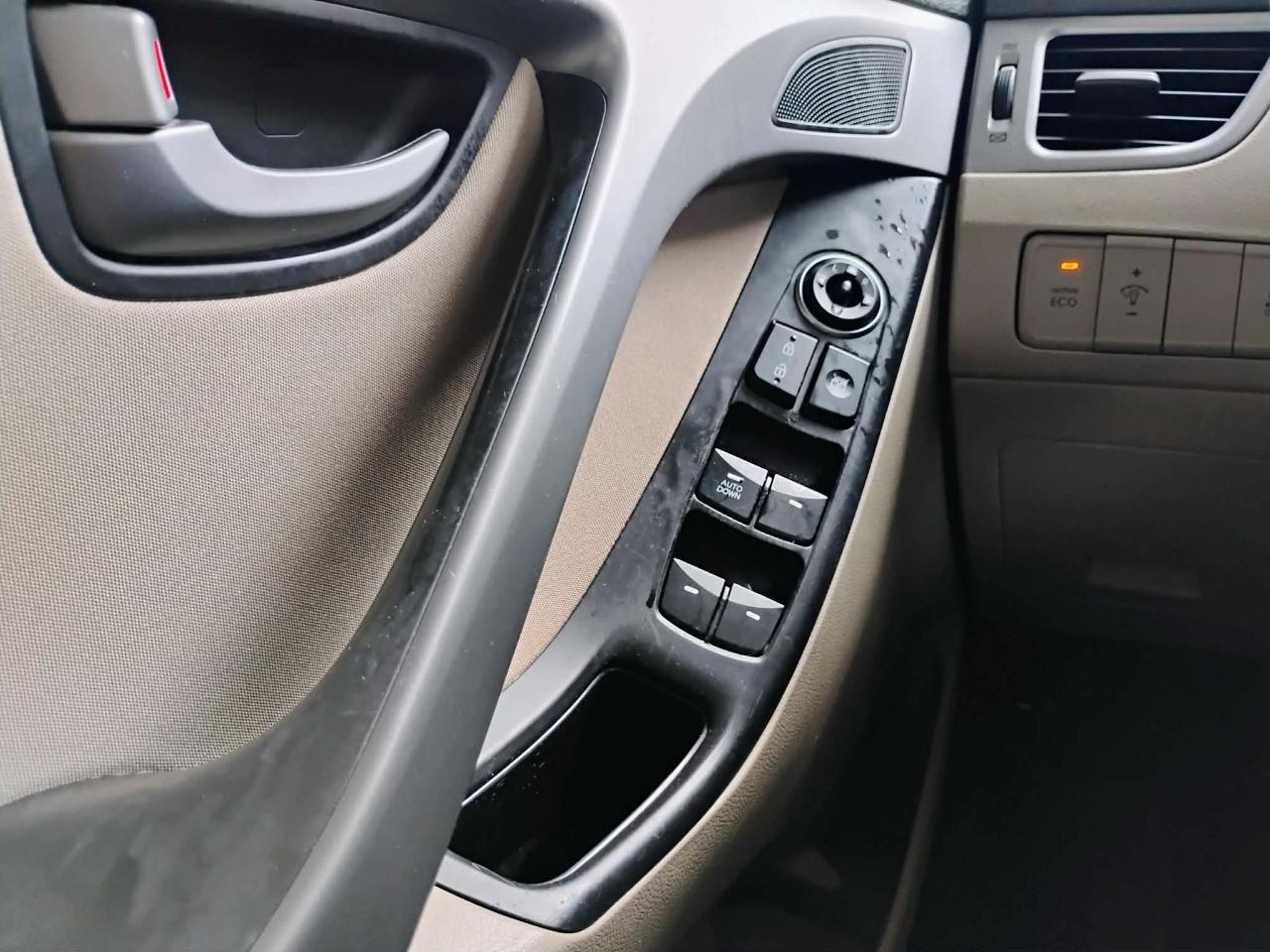 Hyundai Elantra 4dr Sdn Auto SE (Alabama Plant) 2014