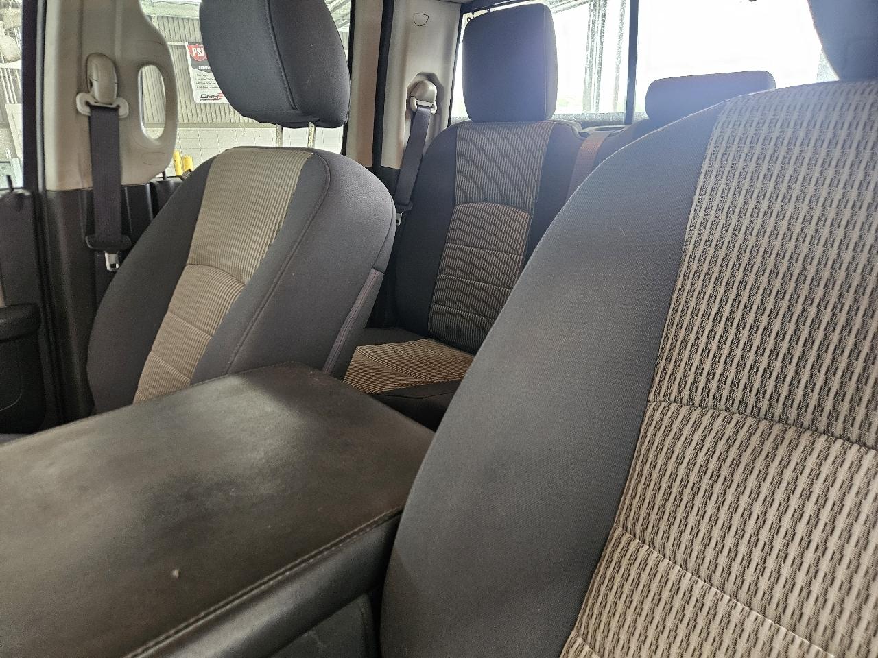 RAM 1500 4WD Quad Cab 140.5" Big Horn 2012