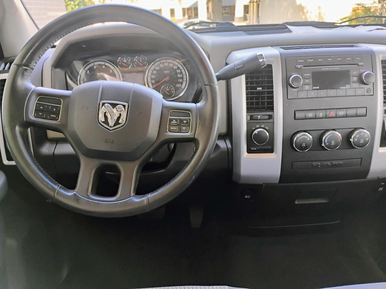 RAM 1500 4WD Quad Cab 140.5" Big Horn 2012