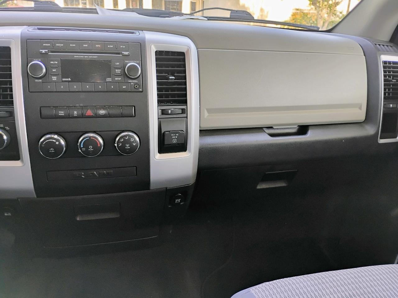 RAM 1500 4WD Quad Cab 140.5" Big Horn 2012