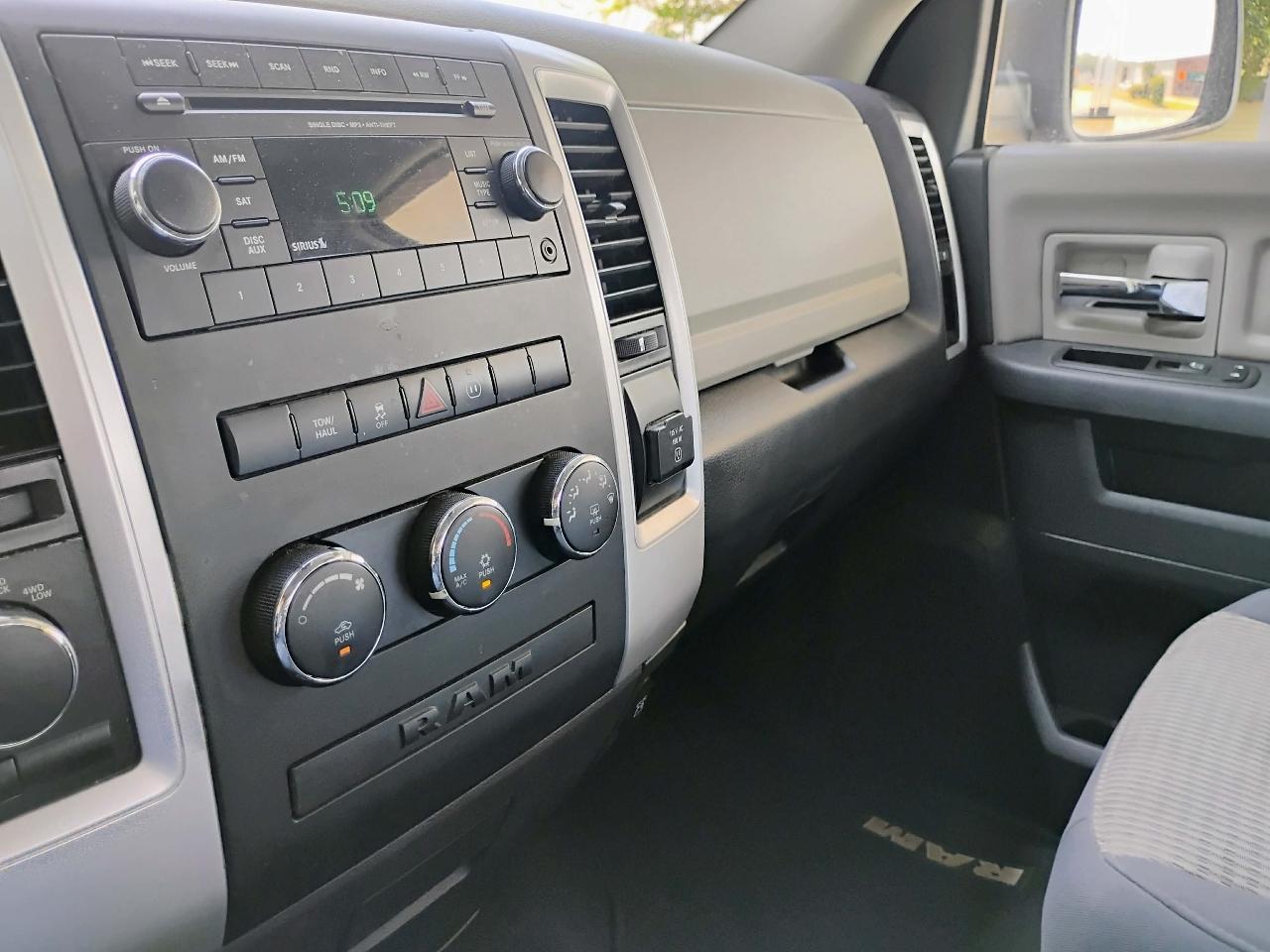 RAM 1500 4WD Quad Cab 140.5" Big Horn 2012