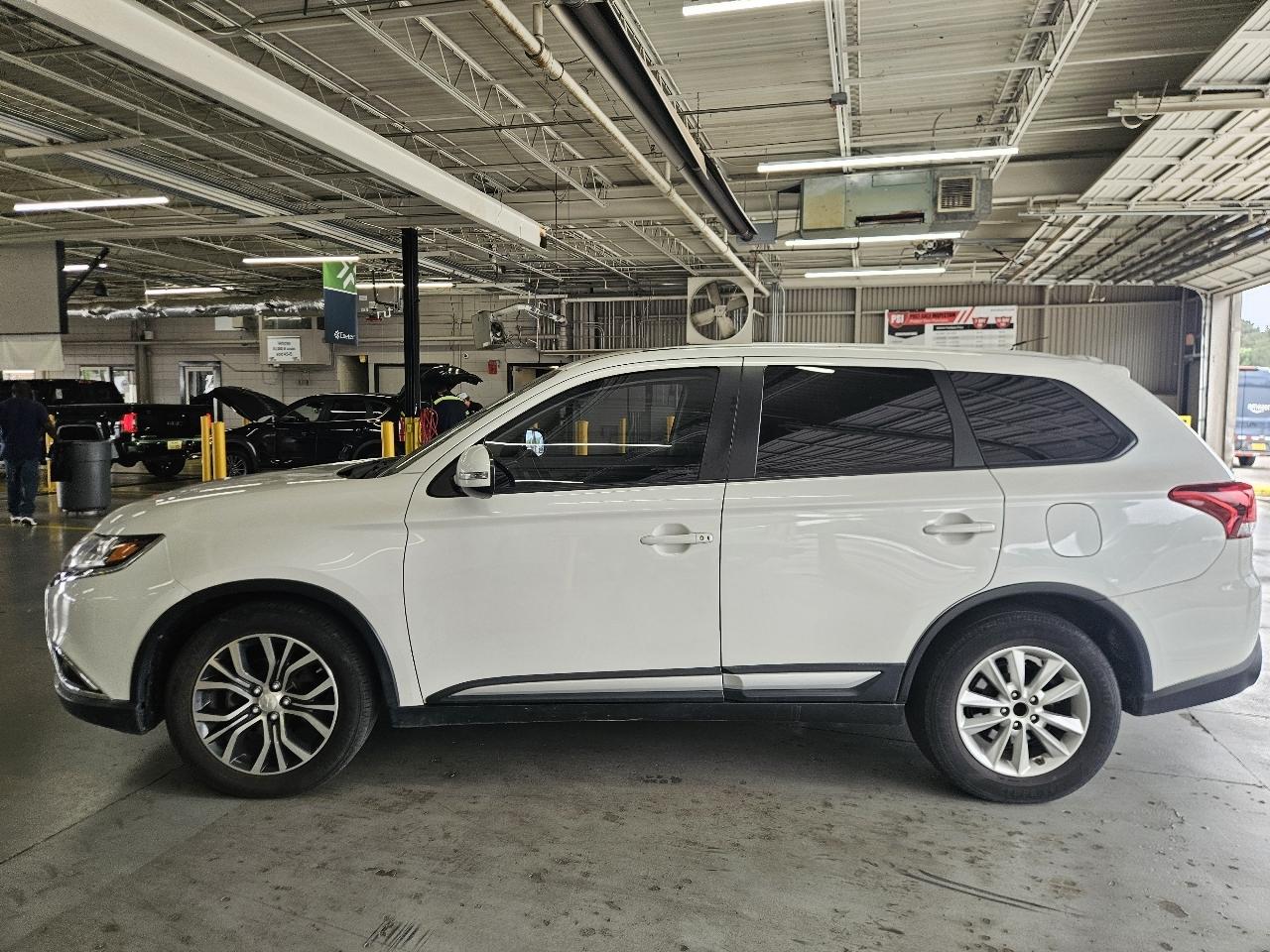 Mitsubishi Outlander 2WD 4dr SEL 2016