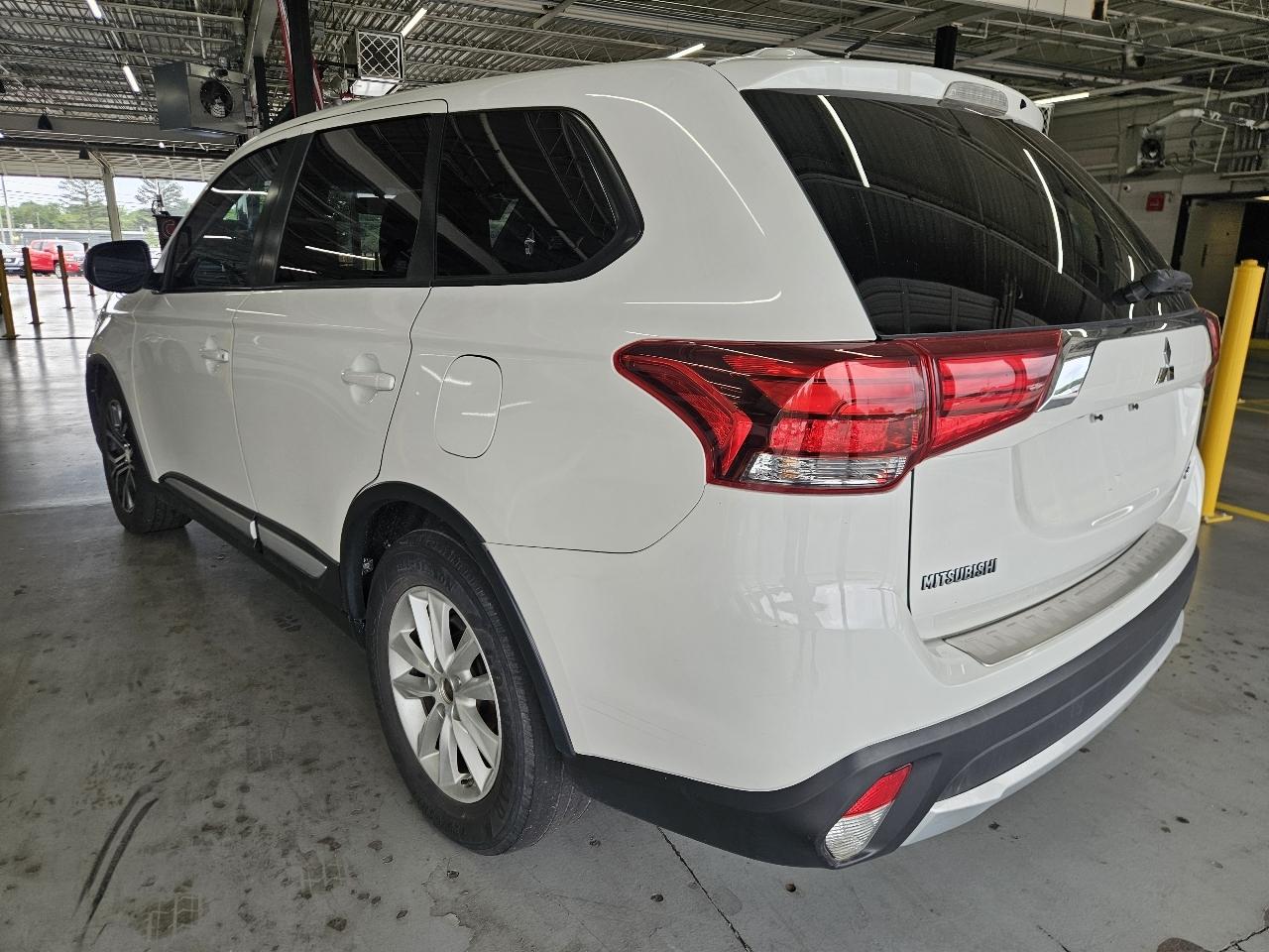 Mitsubishi Outlander 2WD 4dr SEL 2016