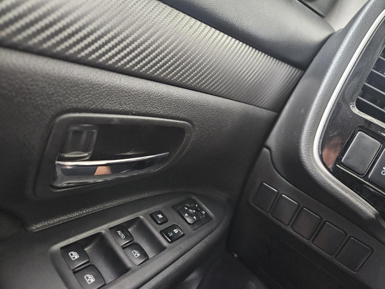 Mitsubishi Outlander 2WD 4dr SEL 2016