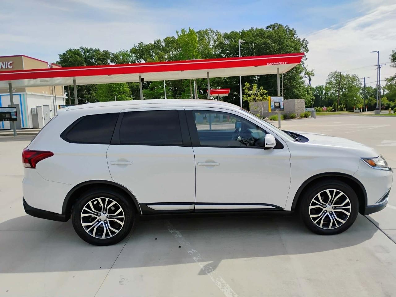 Mitsubishi Outlander 2WD 4dr SEL 2016