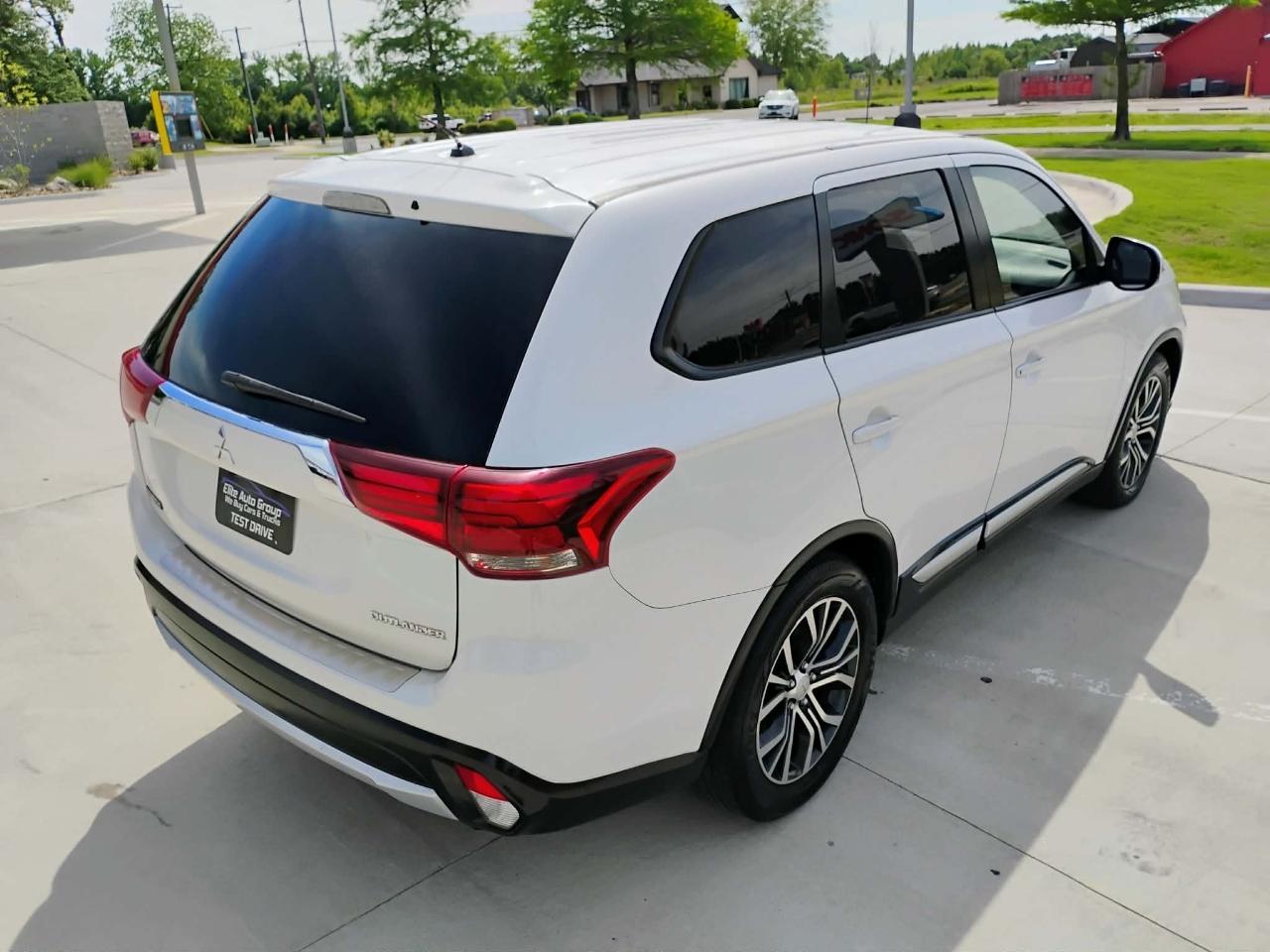 Mitsubishi Outlander 2WD 4dr SEL 2016