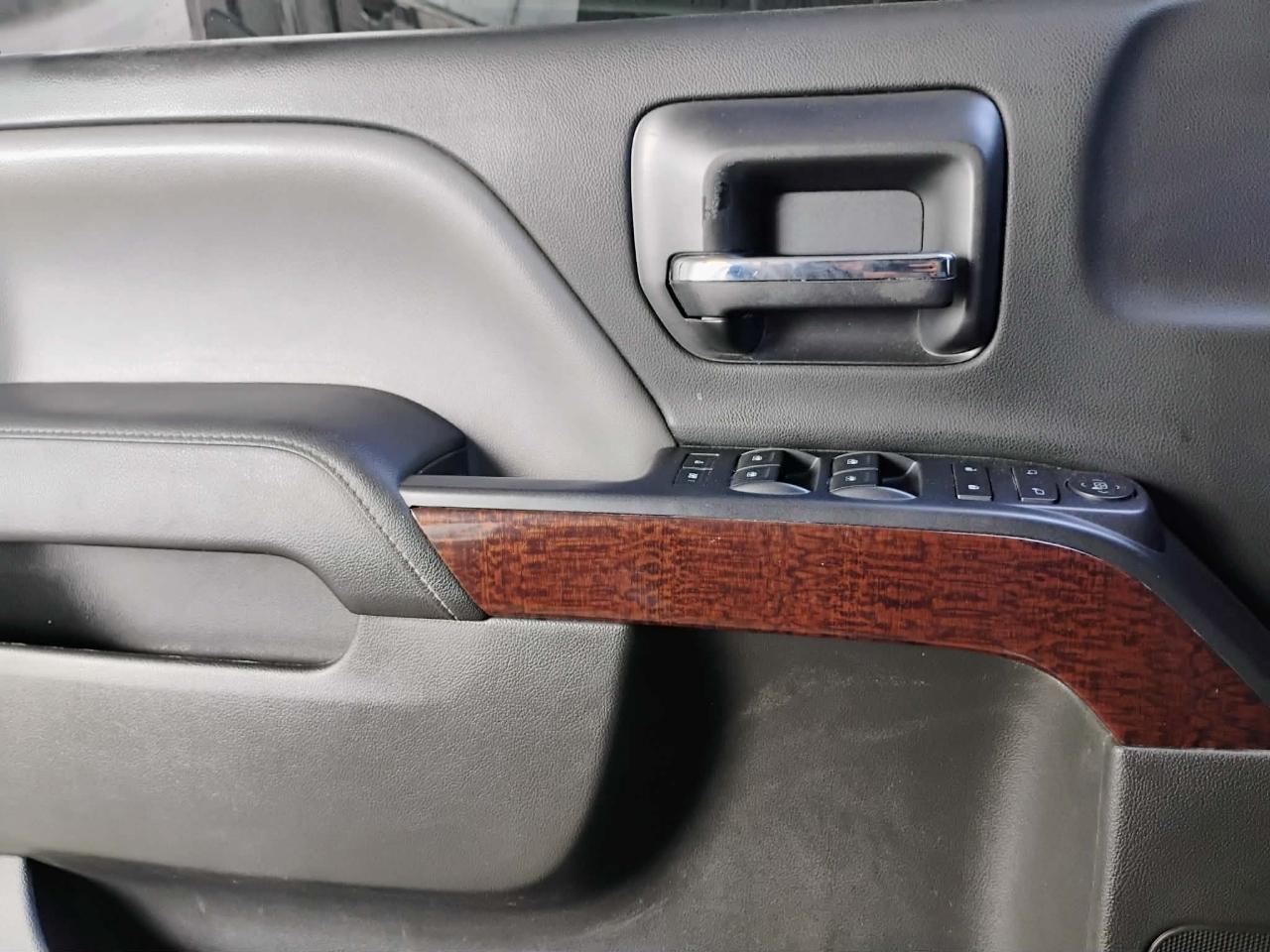 GMC Sierra 1500 4WD Crew Cab 143.5" SLE 2015