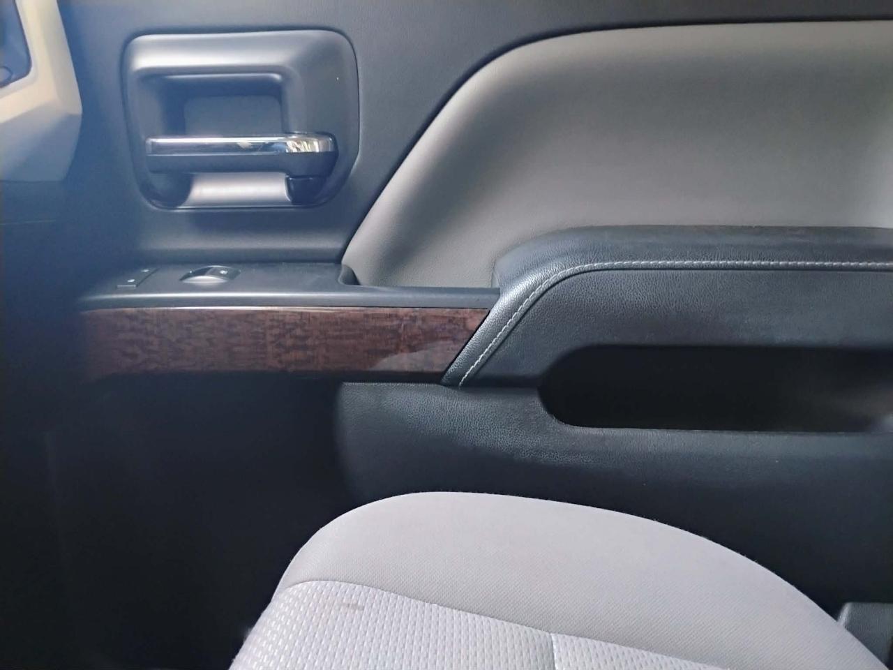 GMC Sierra 1500 4WD Crew Cab 143.5" SLE 2015