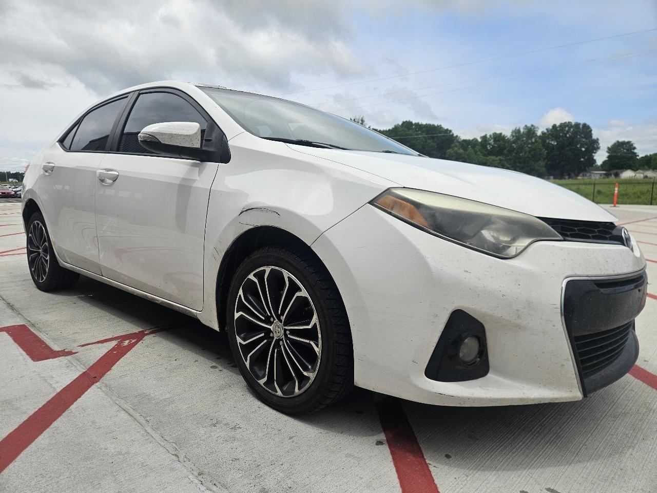 Toyota Corolla 4dr Sdn CVT LE Premium (Natl) 2015