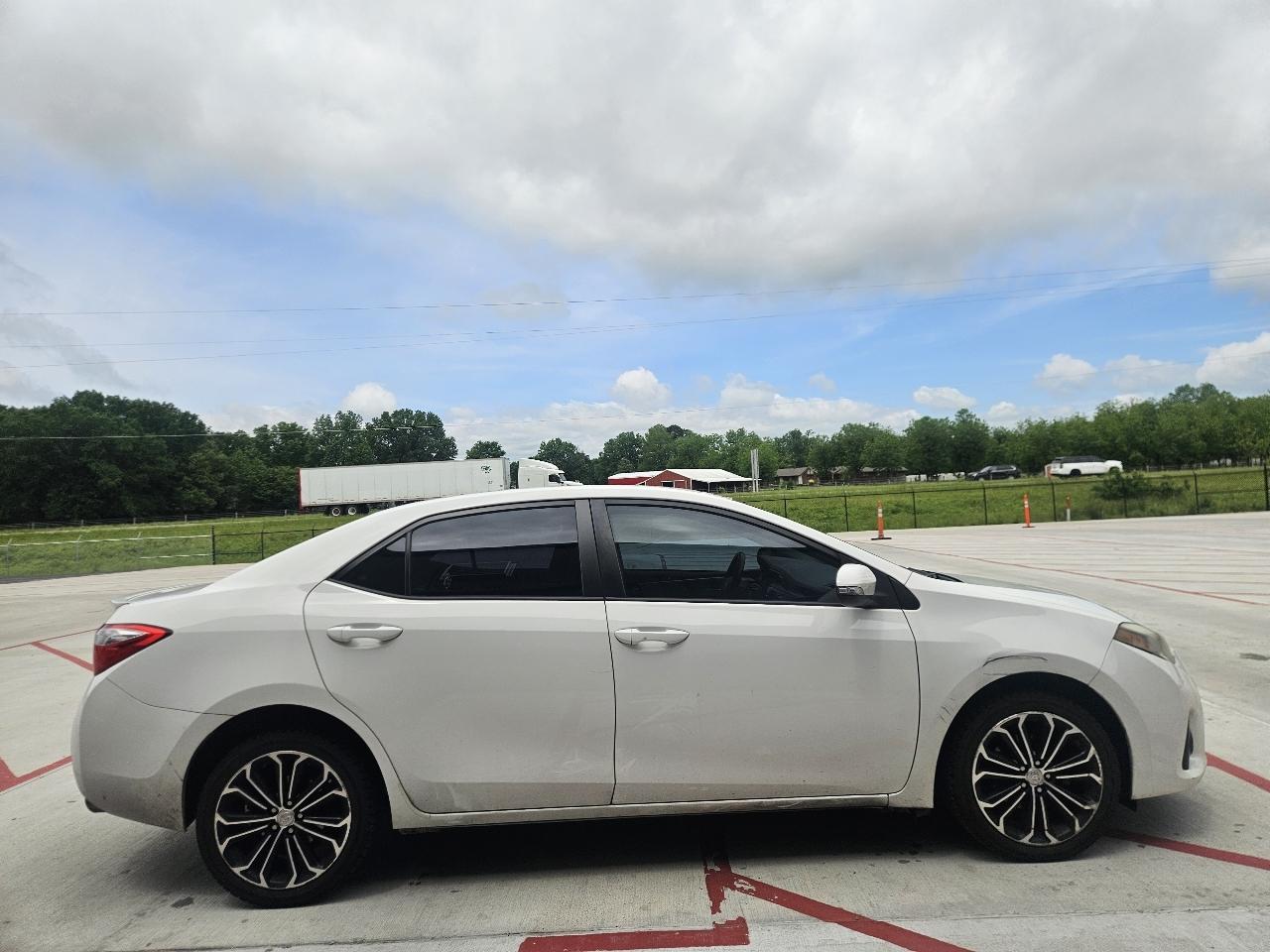 Toyota Corolla 4dr Sdn CVT LE Premium (Natl) 2015