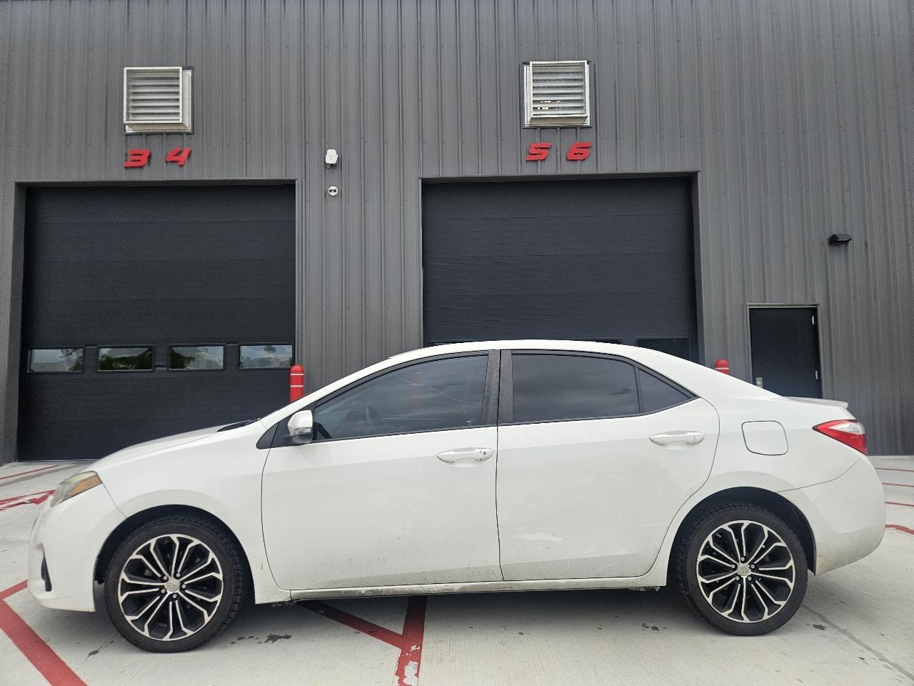 Toyota Corolla 4dr Sdn CVT LE Premium (Natl) 2015