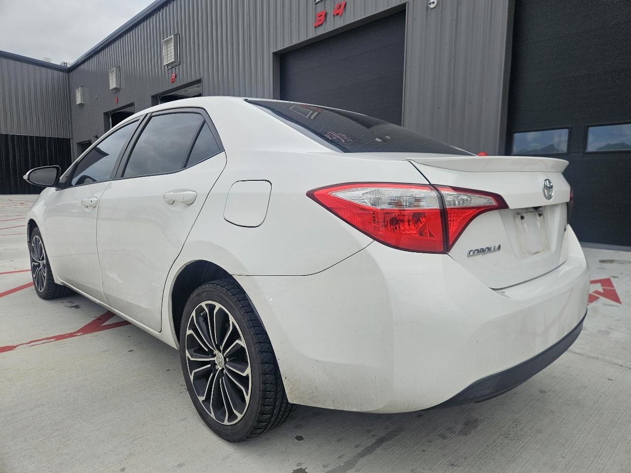 Toyota Corolla 4dr Sdn CVT LE Premium (Natl) 2015