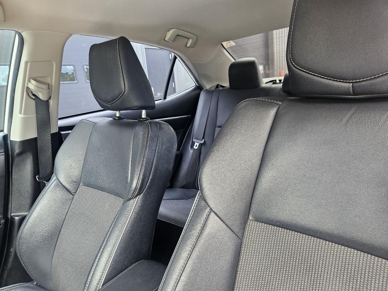 Toyota Corolla 4dr Sdn CVT LE Premium (Natl) 2015