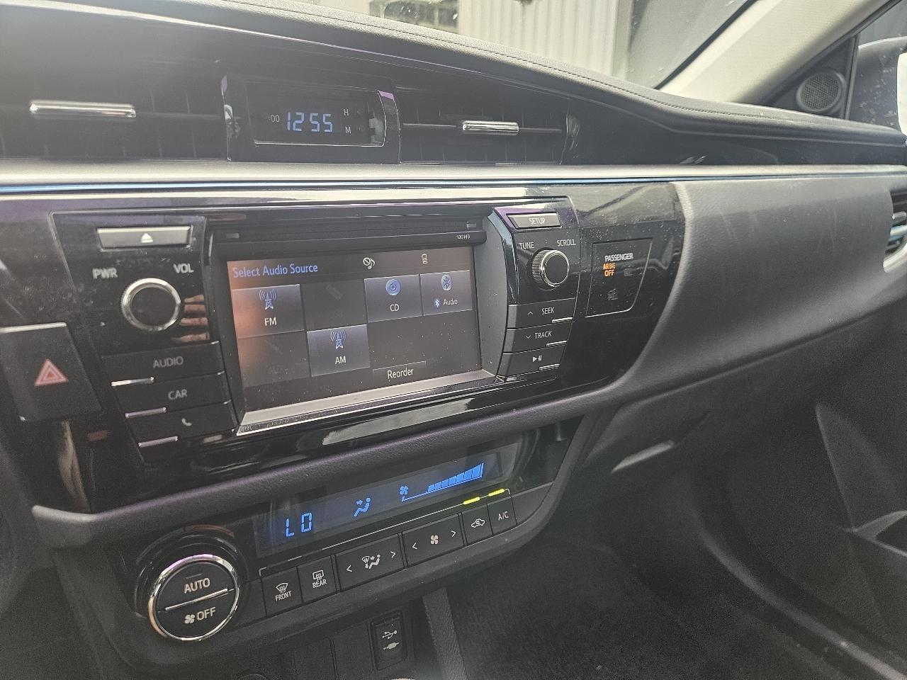 Toyota Corolla 4dr Sdn CVT LE Premium (Natl) 2015