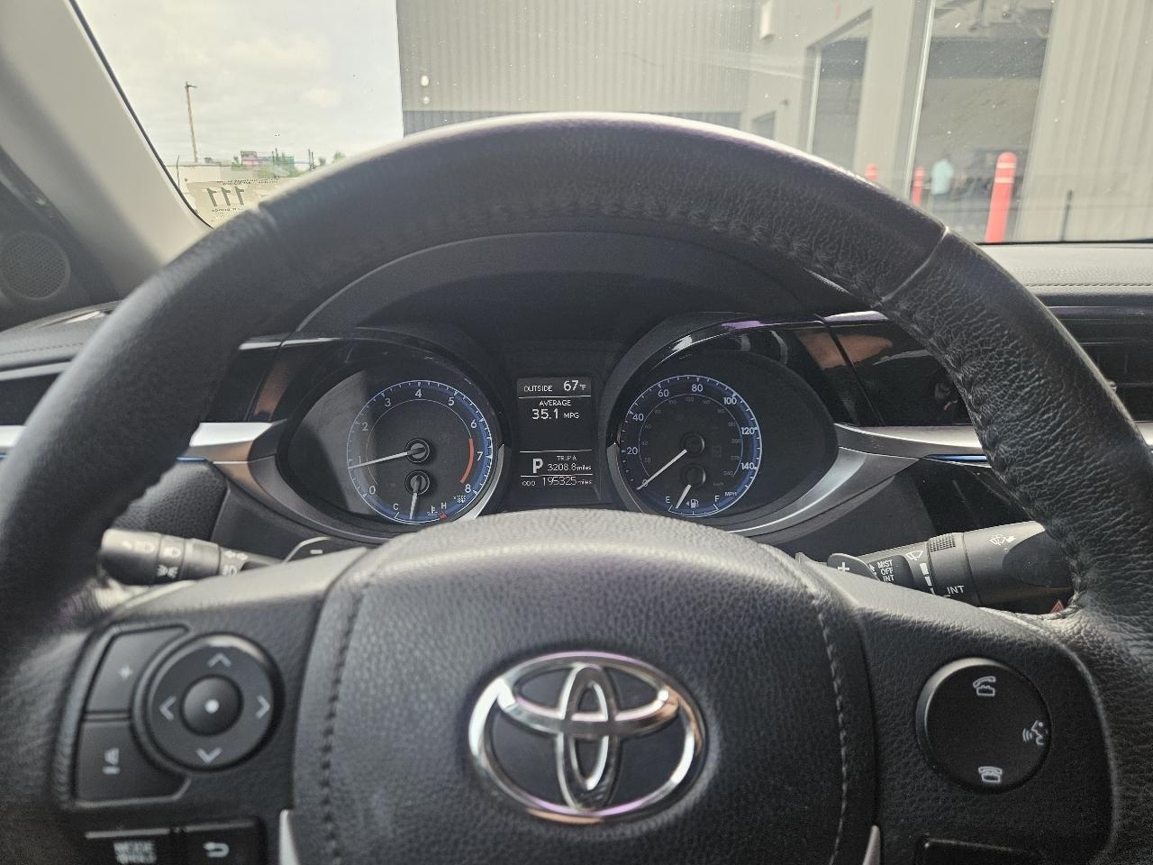 Toyota Corolla 4dr Sdn CVT LE Premium (Natl) 2015
