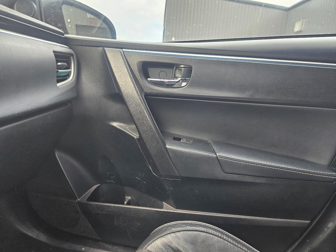 Toyota Corolla 4dr Sdn CVT LE Premium (Natl) 2015