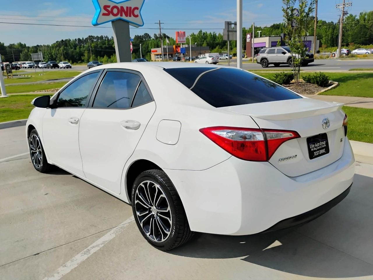 Toyota Corolla 4dr Sdn CVT LE Premium (Natl) 2015